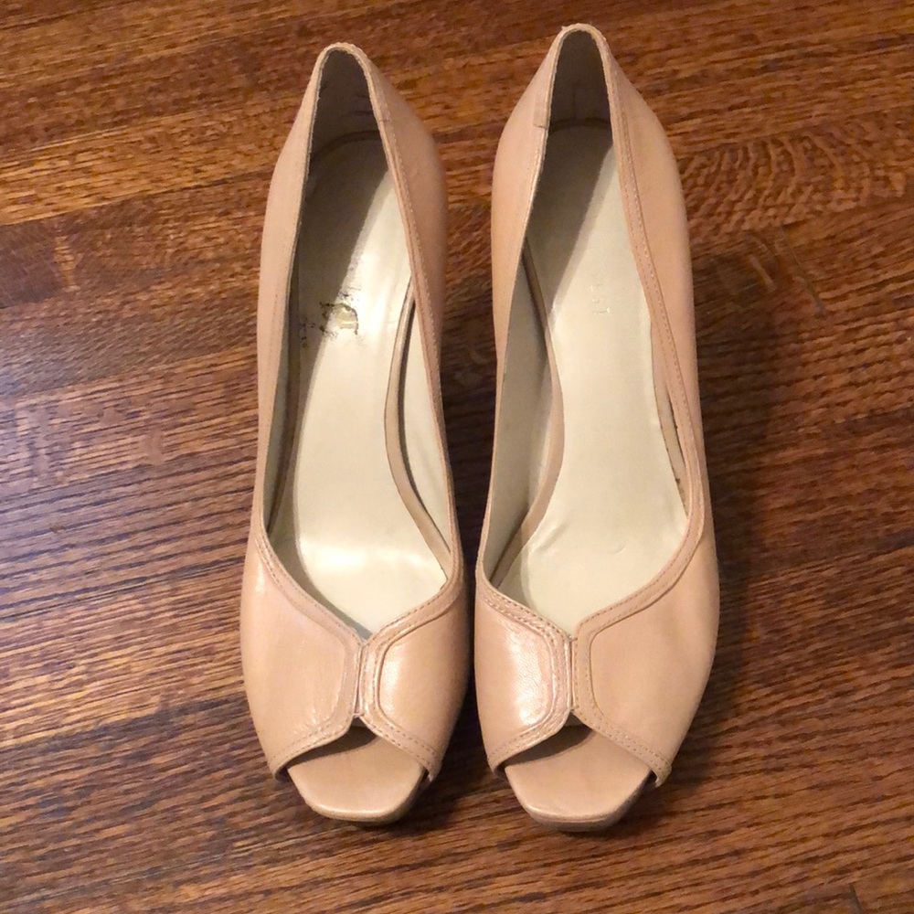 Nine West camel peep toe heels